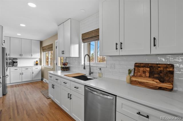 1115 W Hinsdale Drive