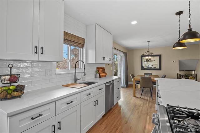 1115 W Hinsdale Drive