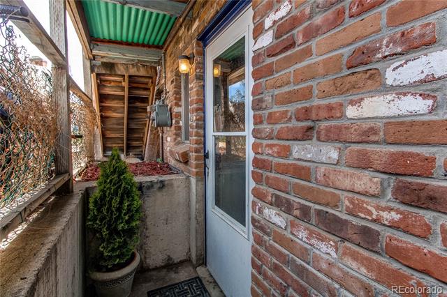 2350 S Linden Court