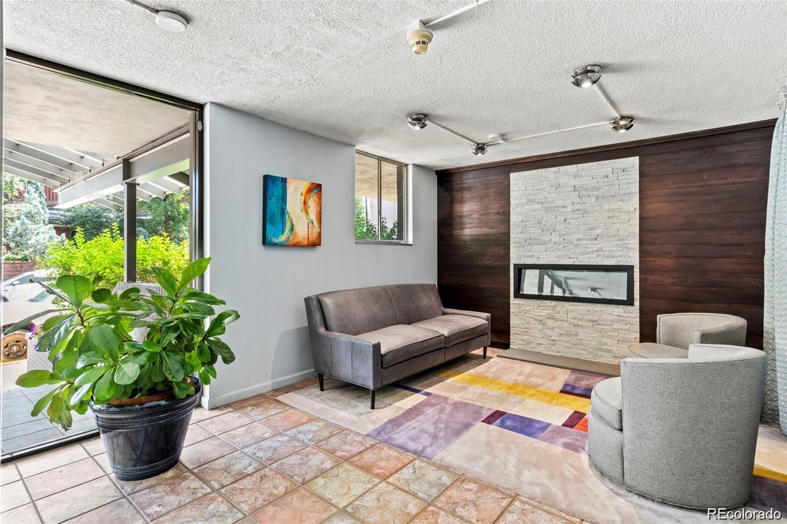 909 N Logan Street Unit: 4A