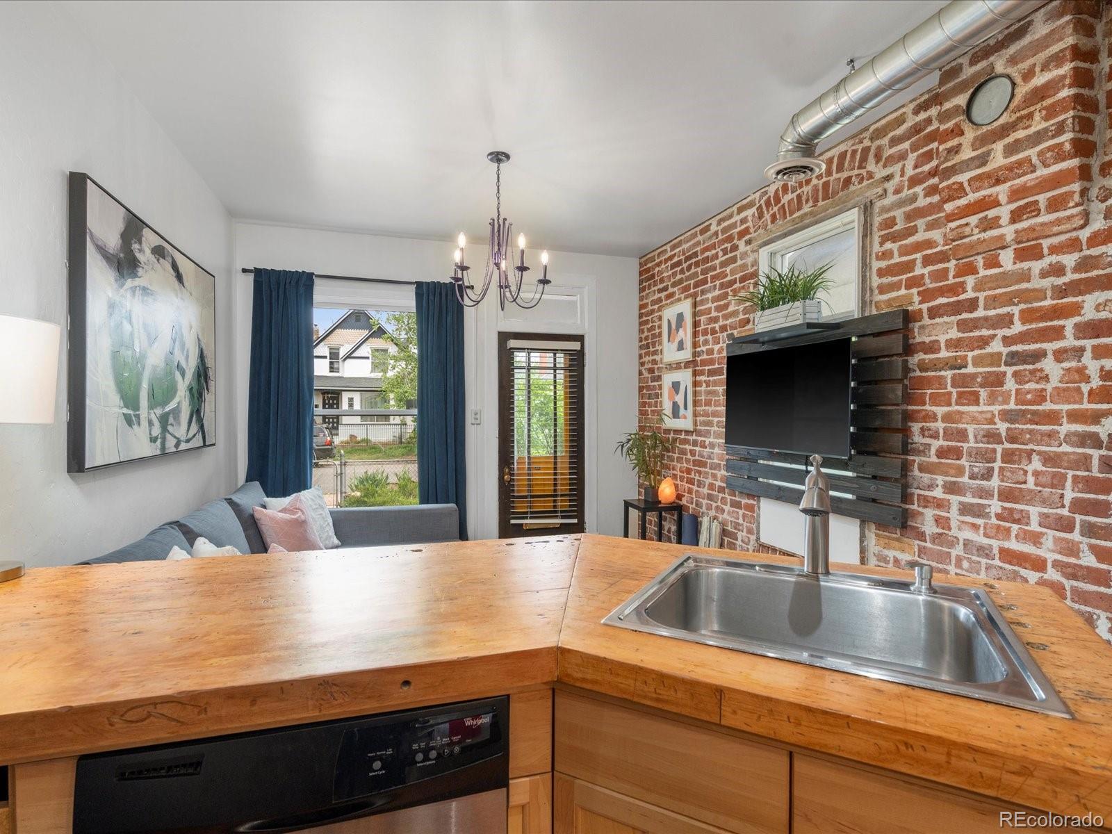 164 W Maple Avenue