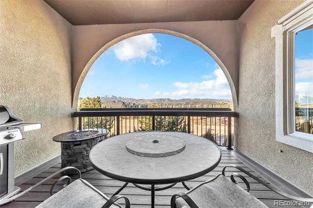 6038 Cumbre Vista Way