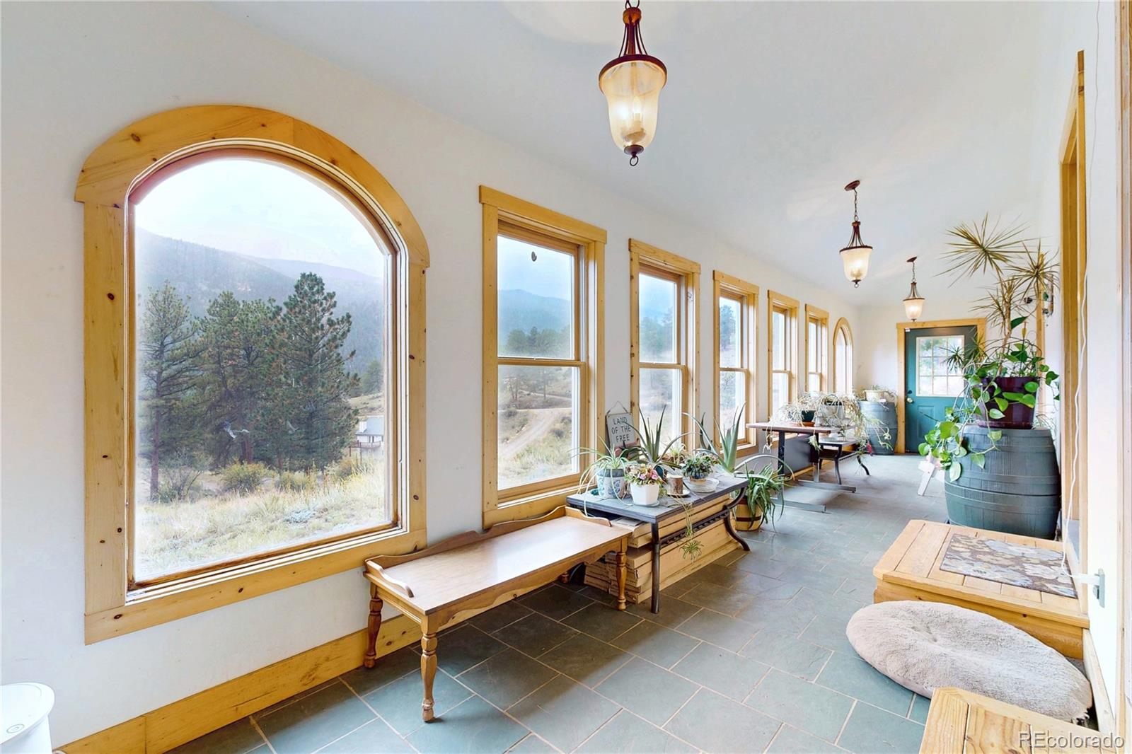 39 Snider Point