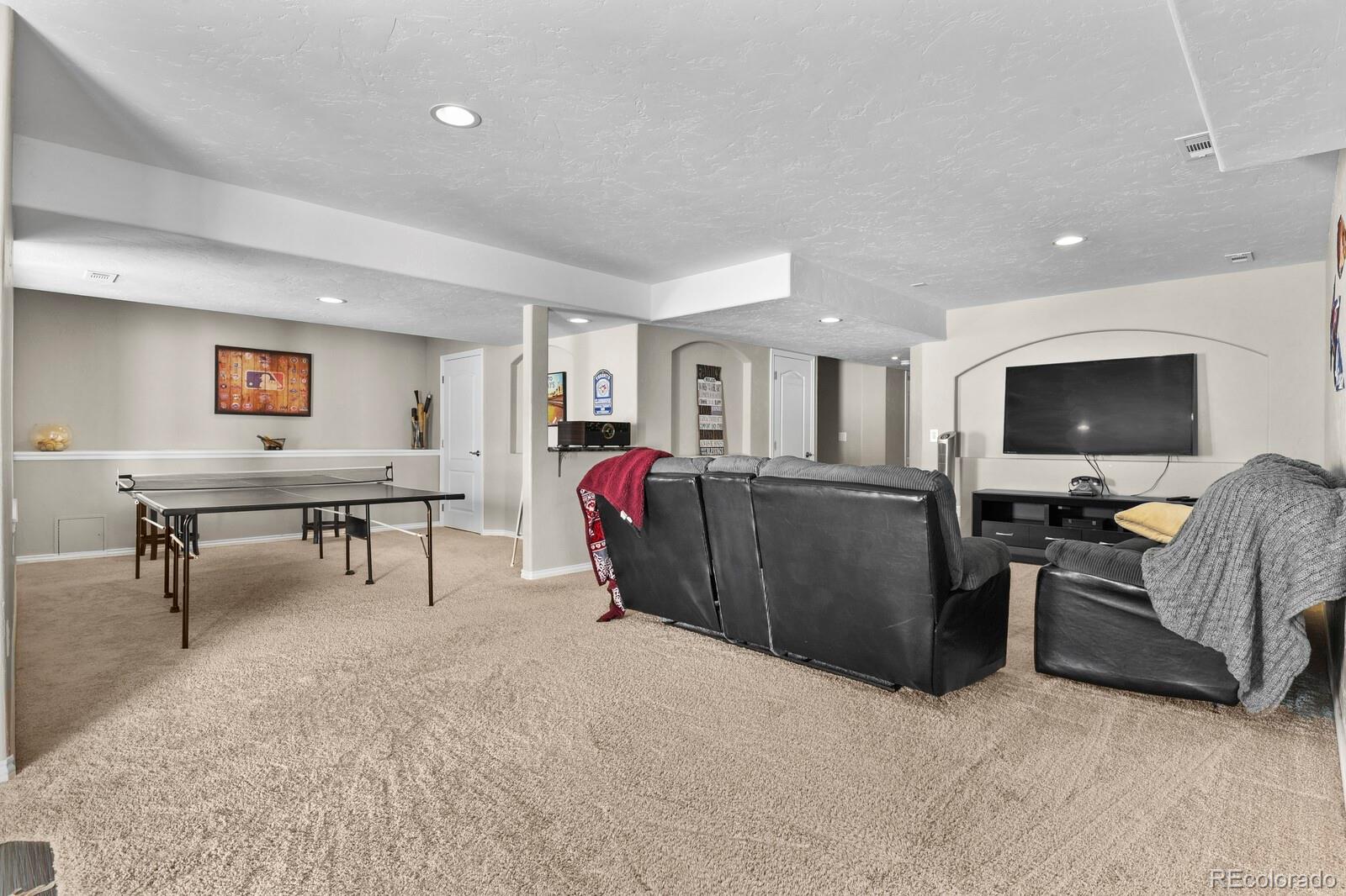 2933 Breezy Lane