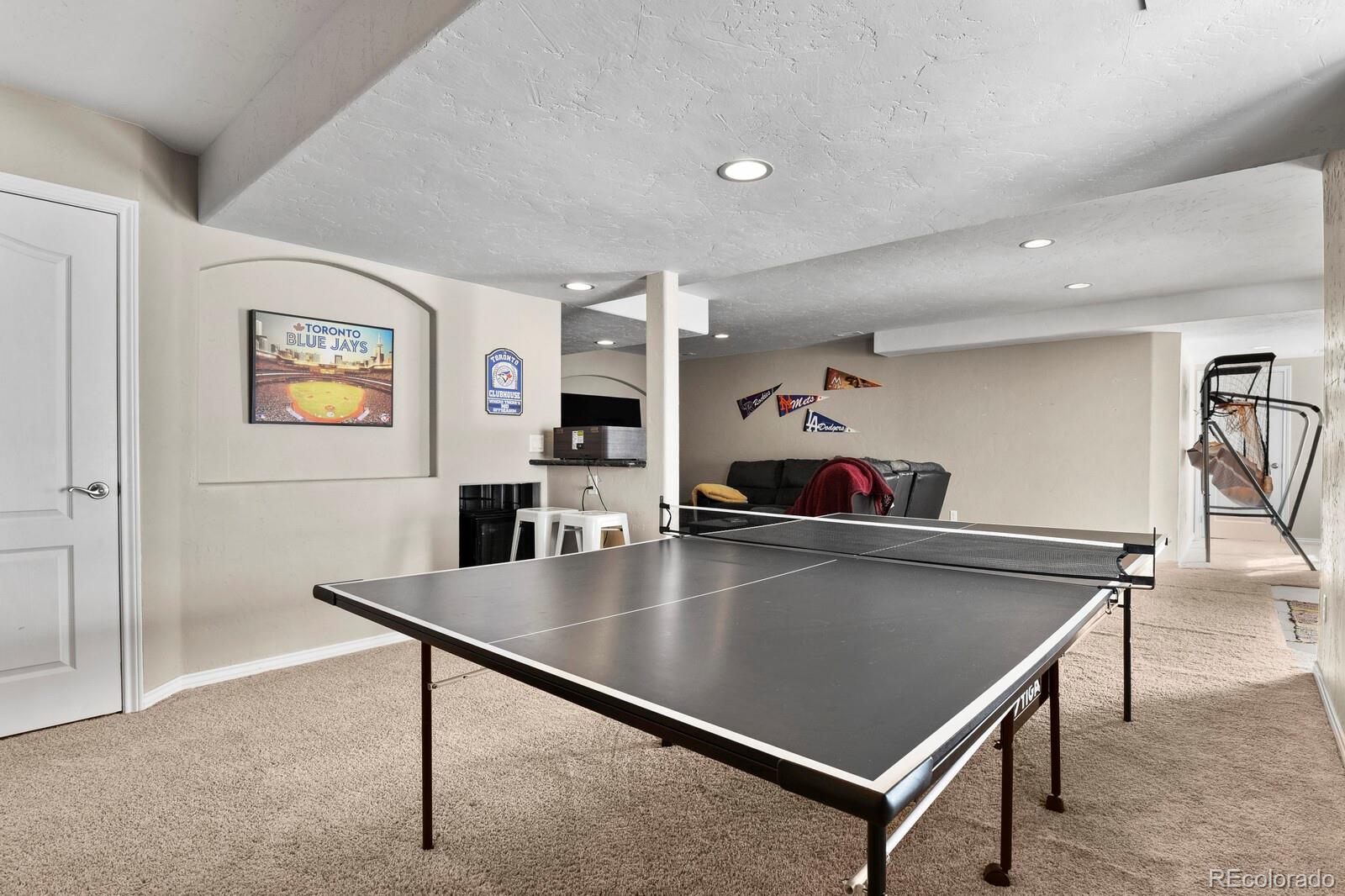 2933 Breezy Lane