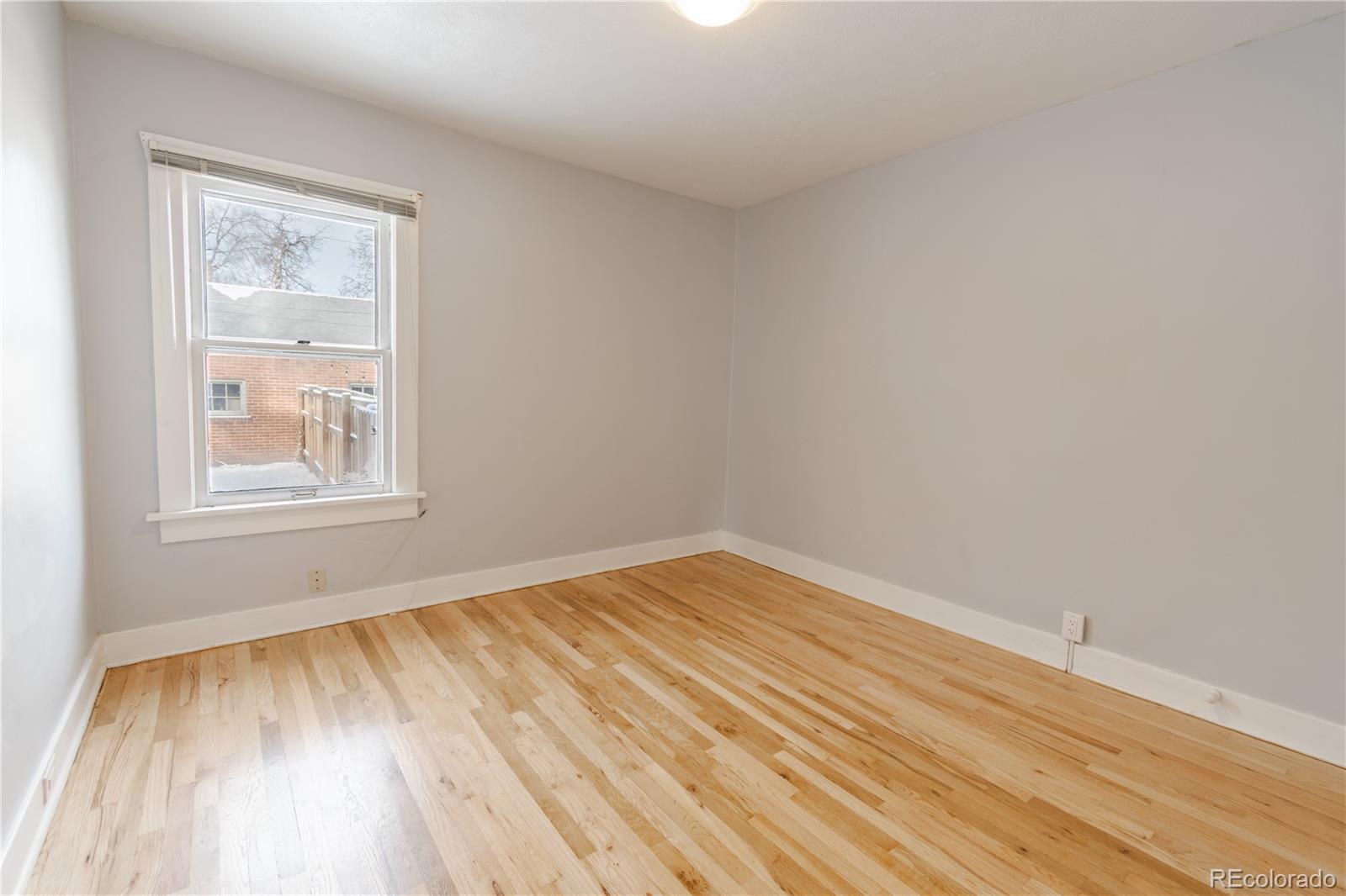 185 W Archer Place