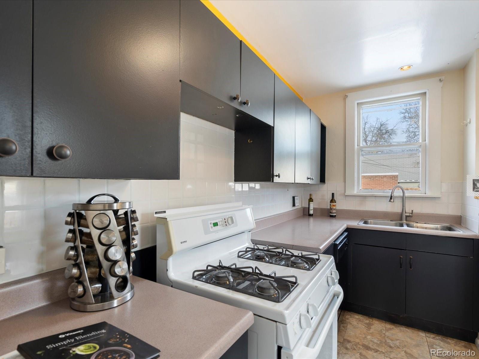 185 W Archer Place