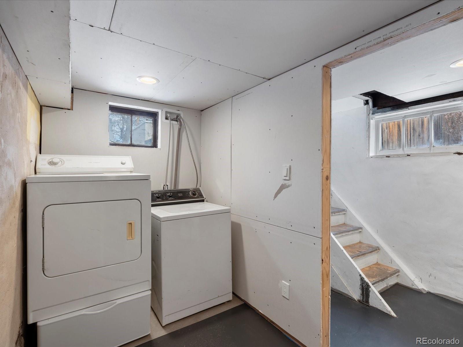 185 W Archer Place