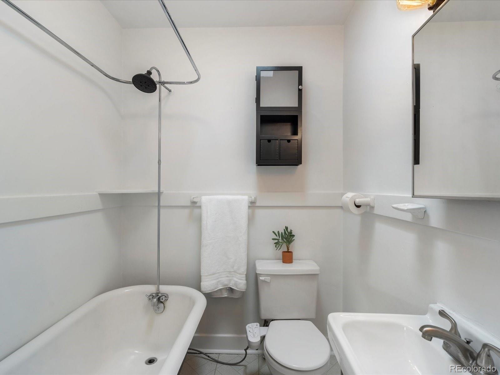 185 W Archer Place