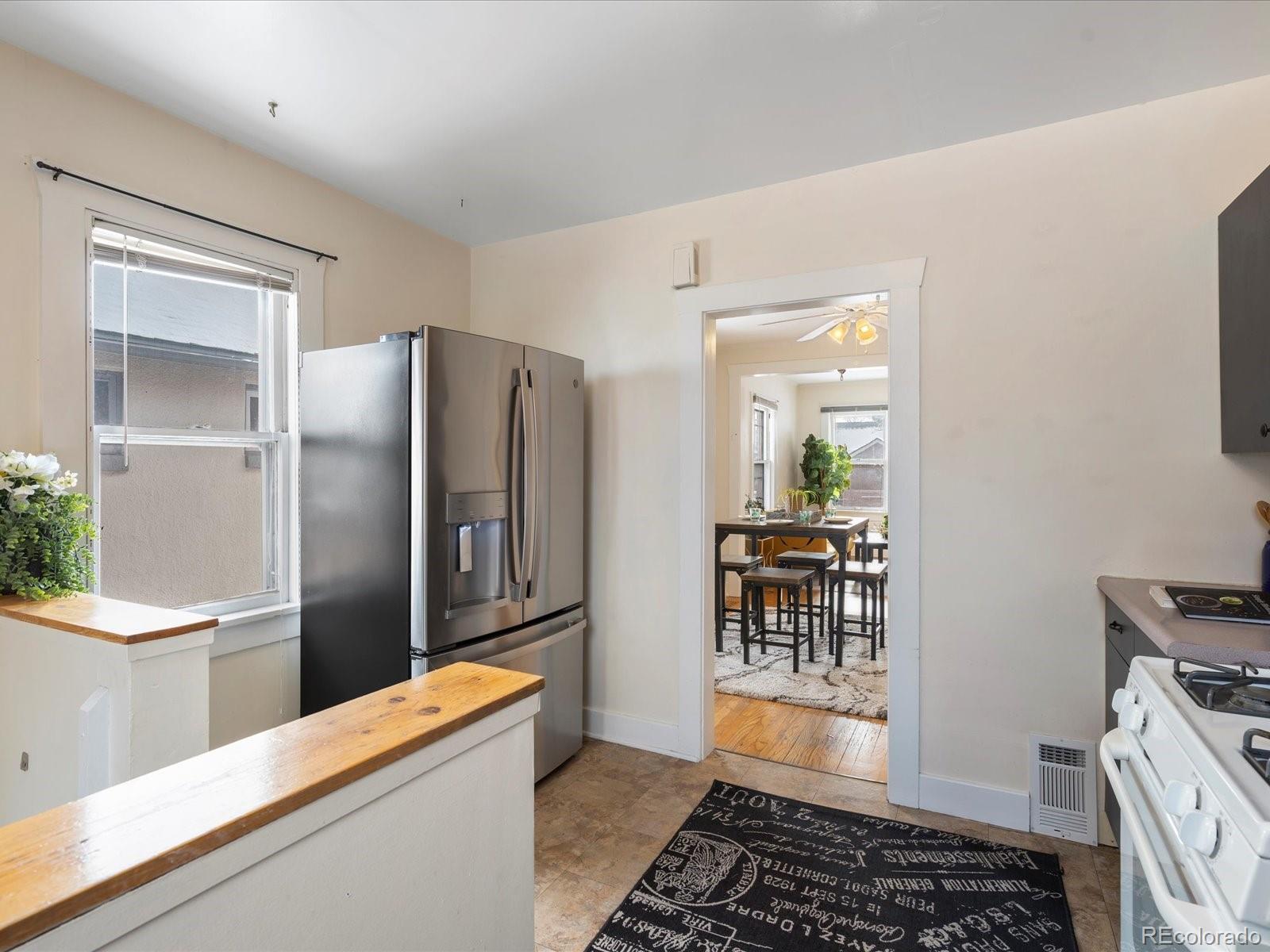 185 W Archer Place