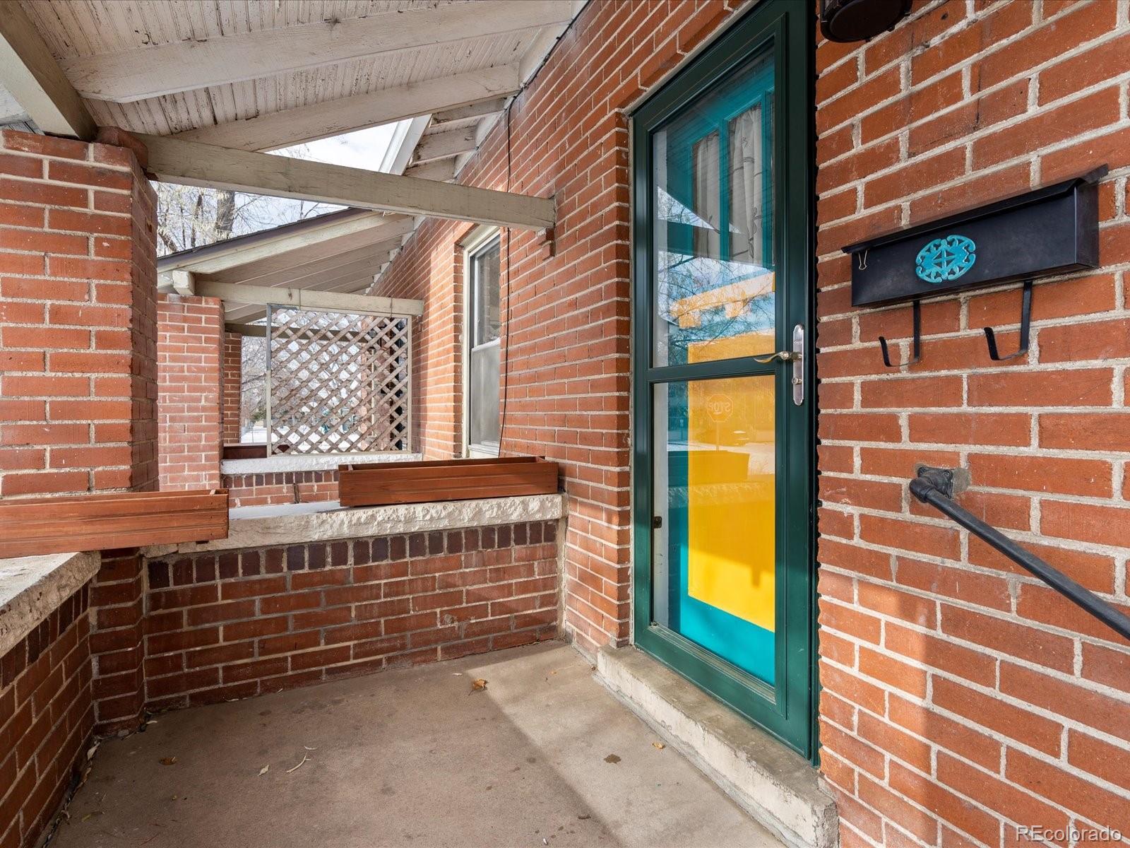 185 W Archer Place
