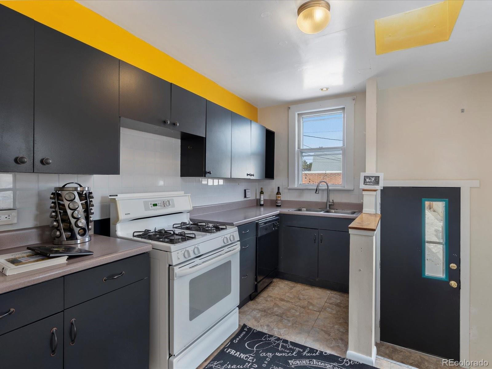 185 W Archer Place