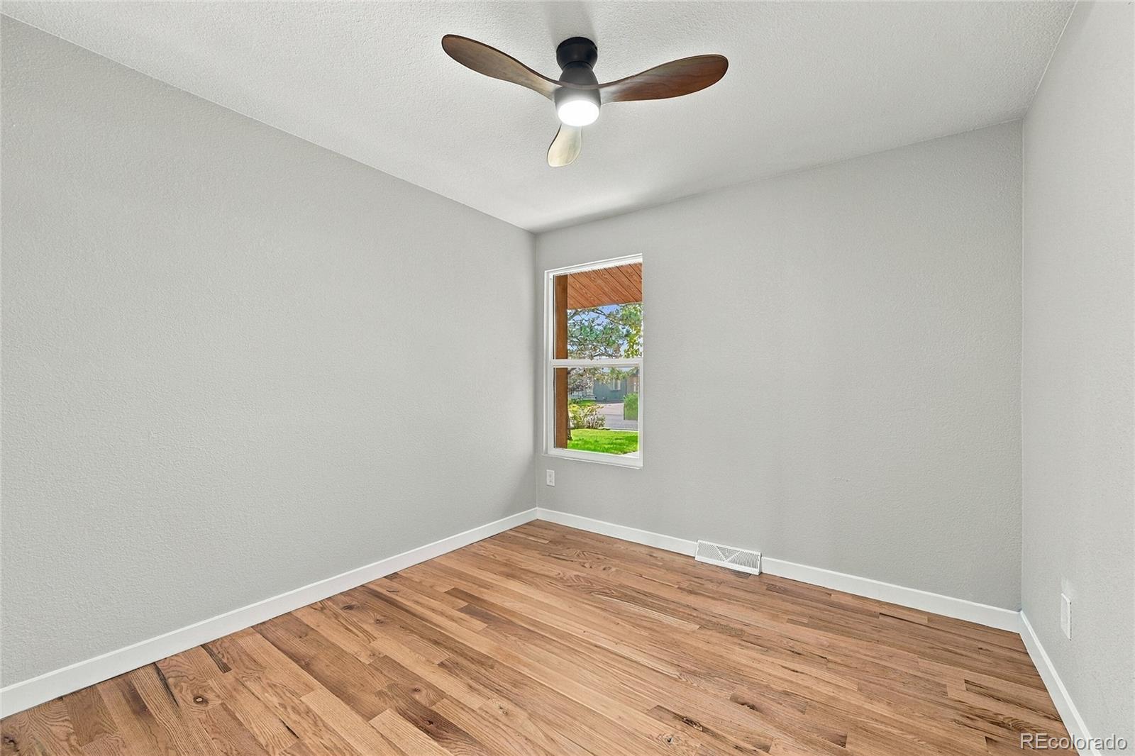 5041 W 71st Place