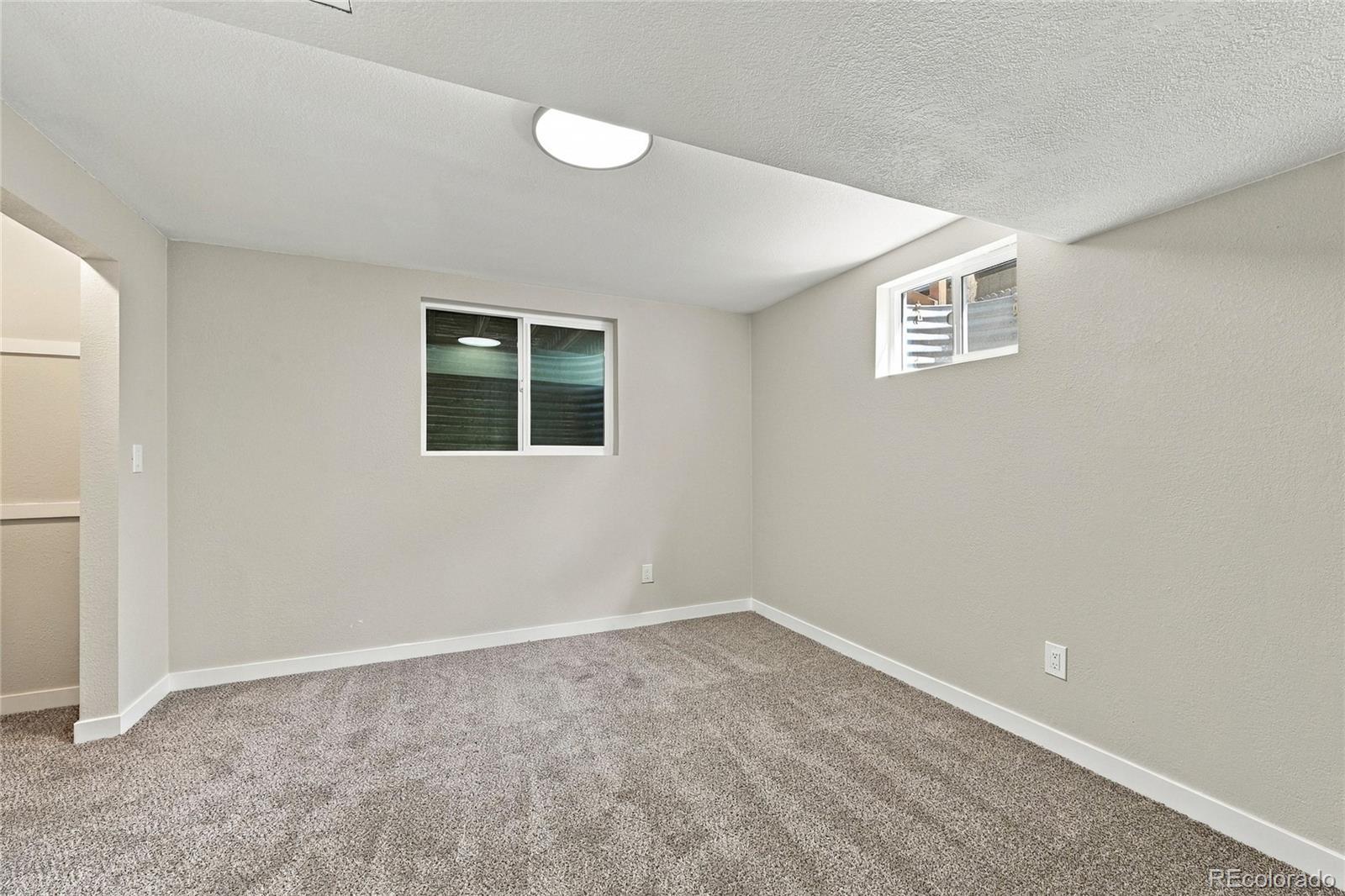 5041 W 71st Place