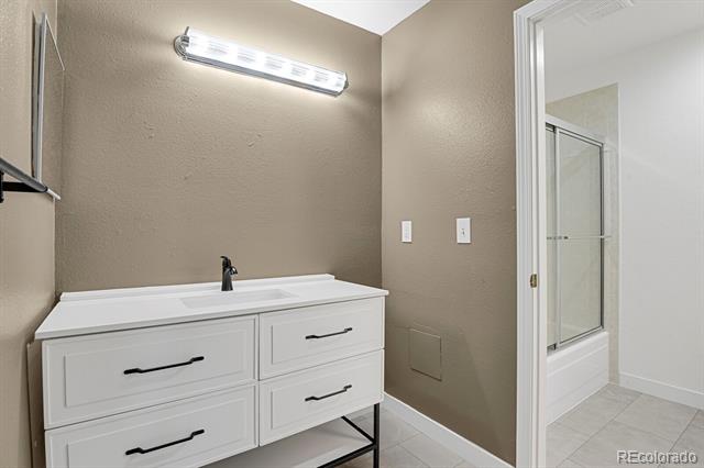 7925 W Layton Avenue Unit: 528