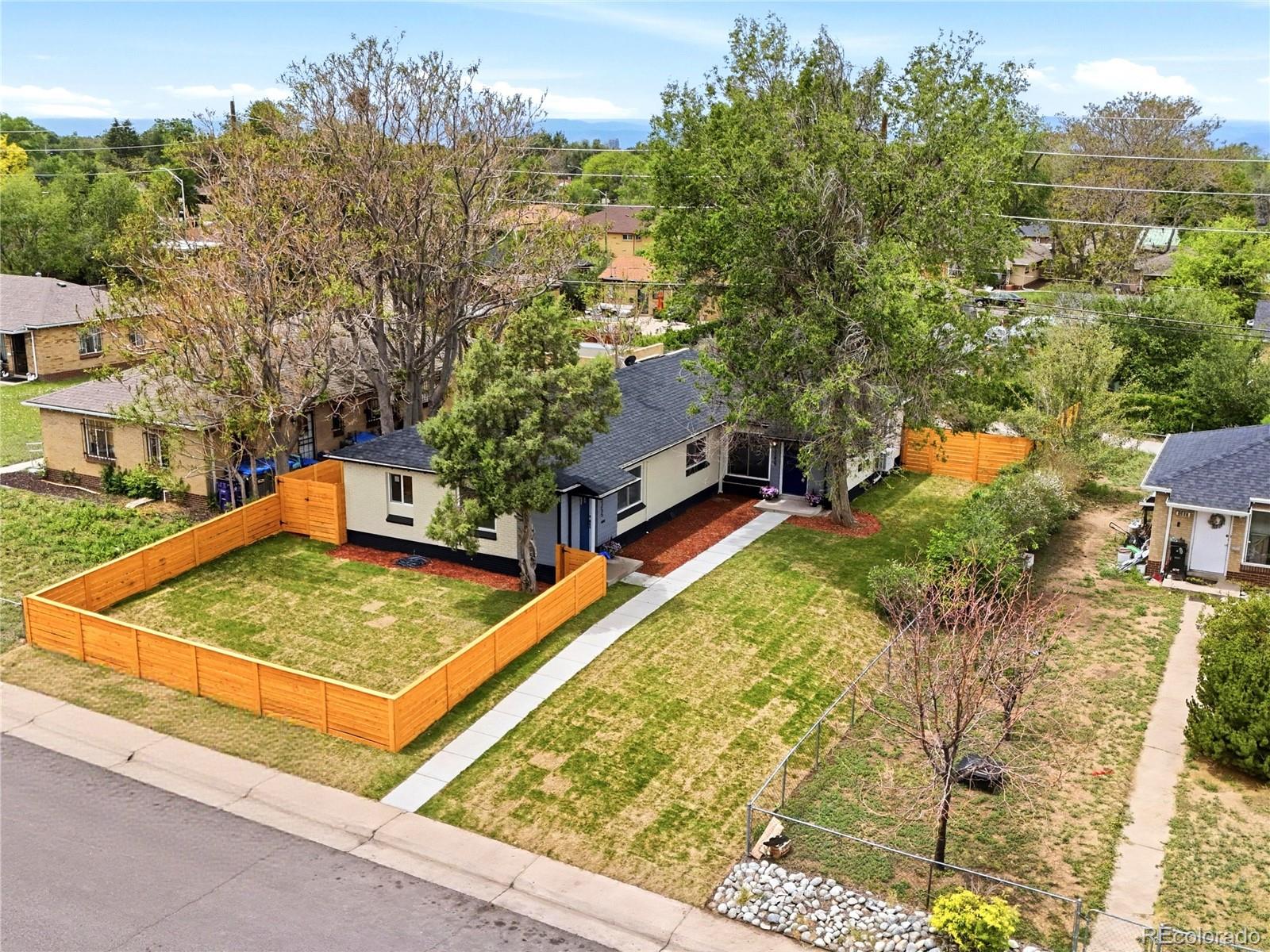 3255 Pontiac Street