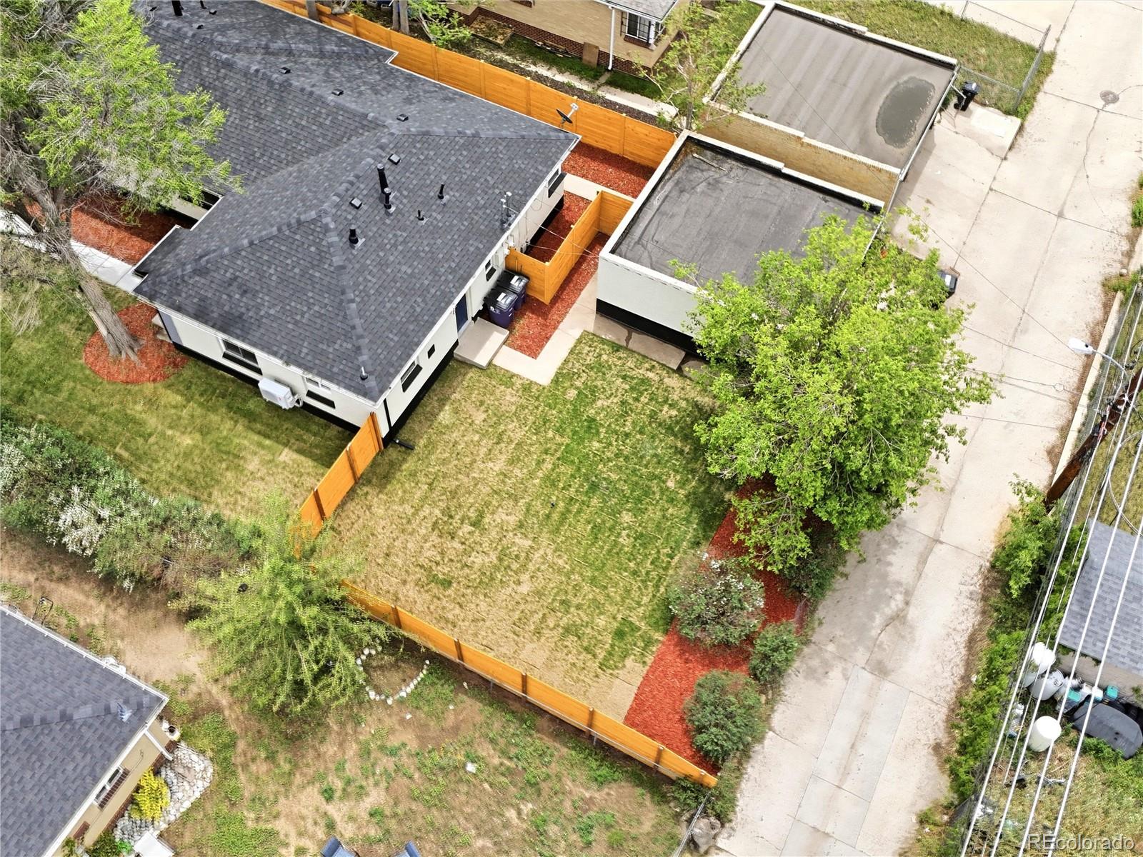 3255 Pontiac Street