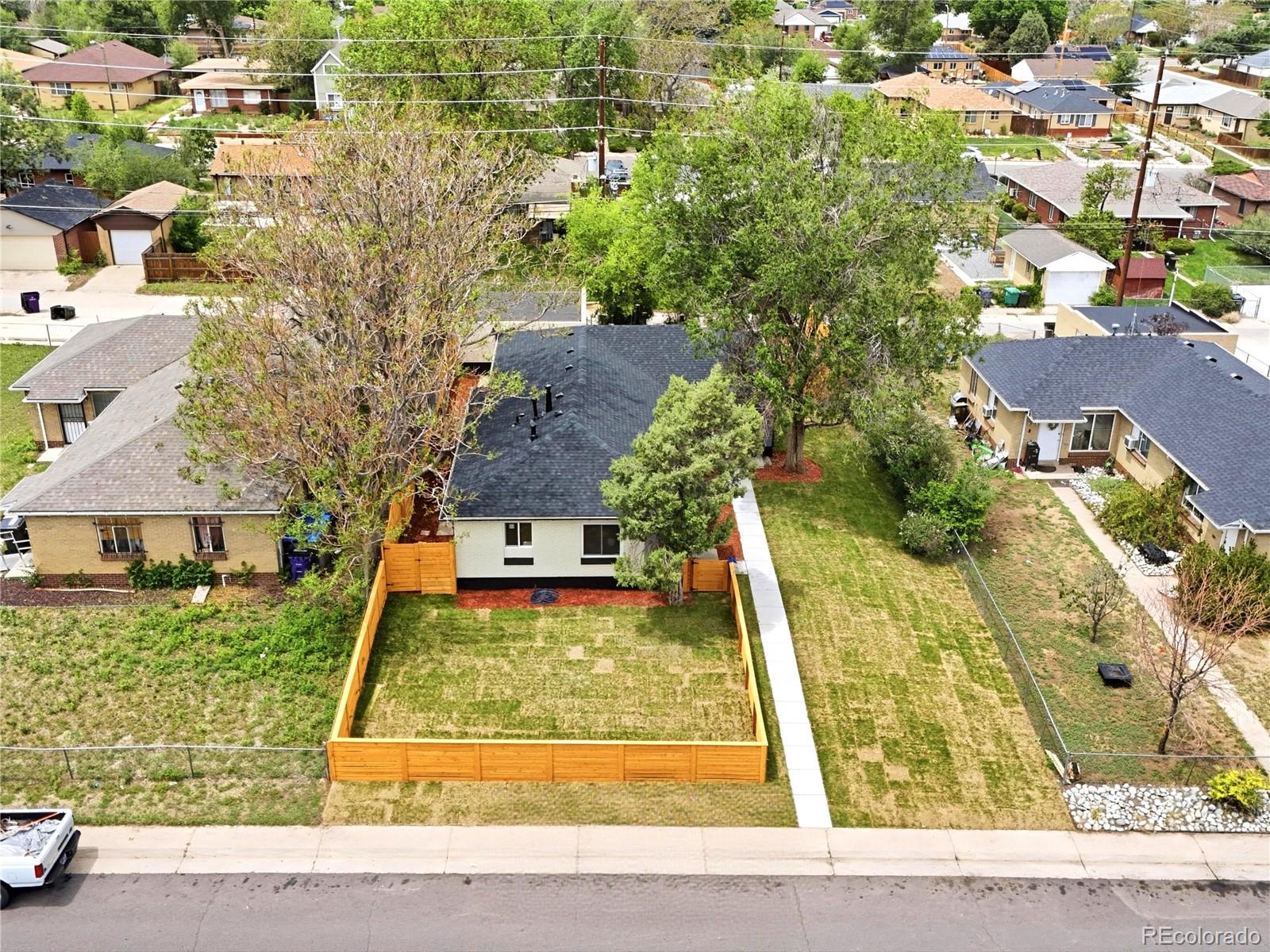 3255 Pontiac Street