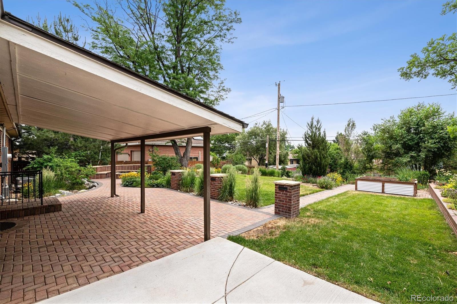 3240 W Layton Avenue