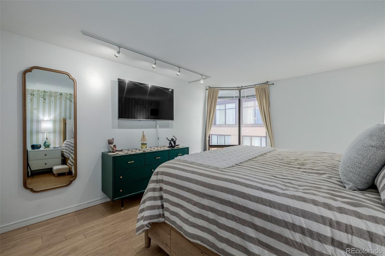 1625 Larimer Street Unit: 1207
