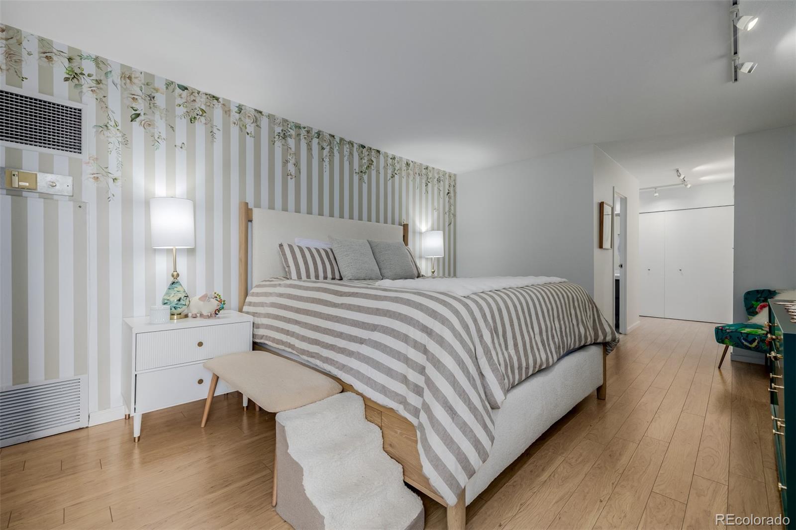 1625 Larimer Street Unit: 1207