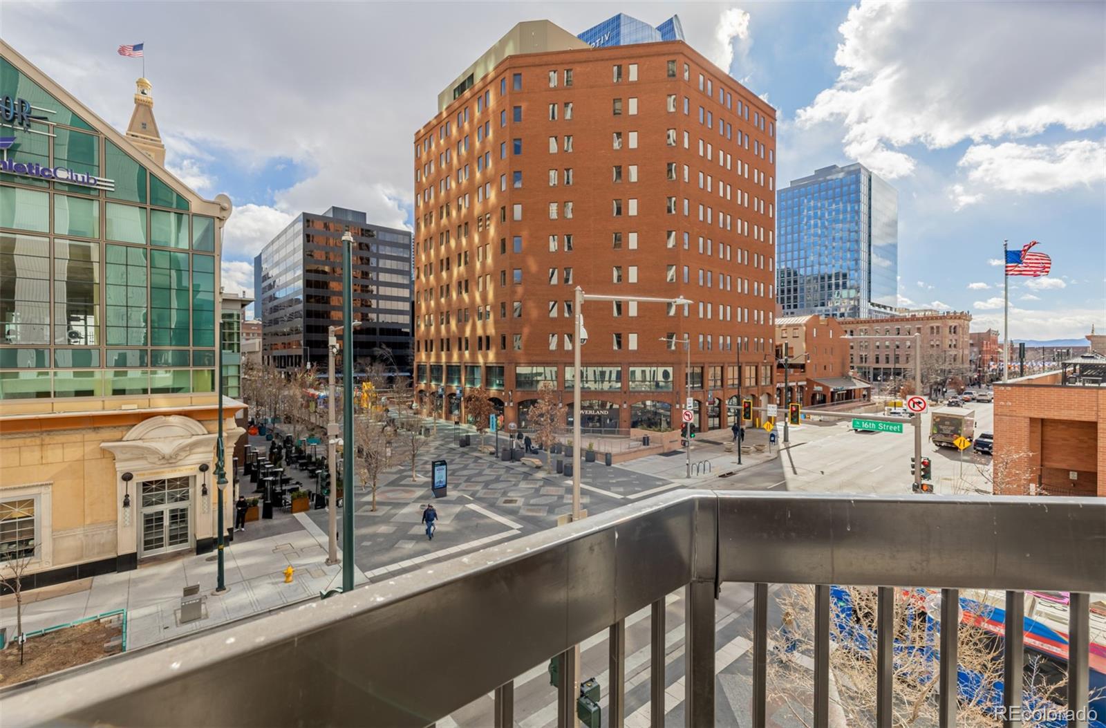 1625 Larimer Street Unit: 1207