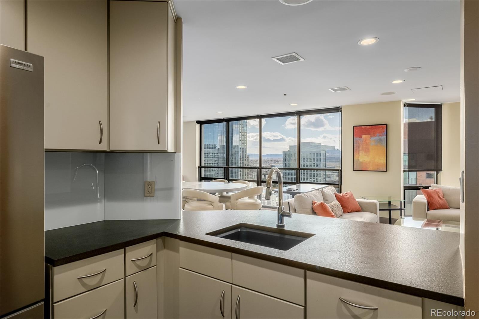 1625 Larimer Street Unit: 1207