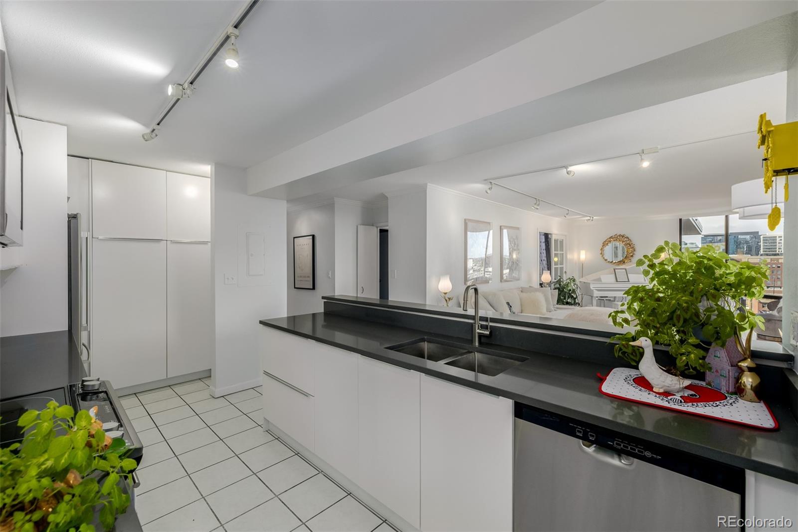 1625 Larimer Street Unit: 1207
