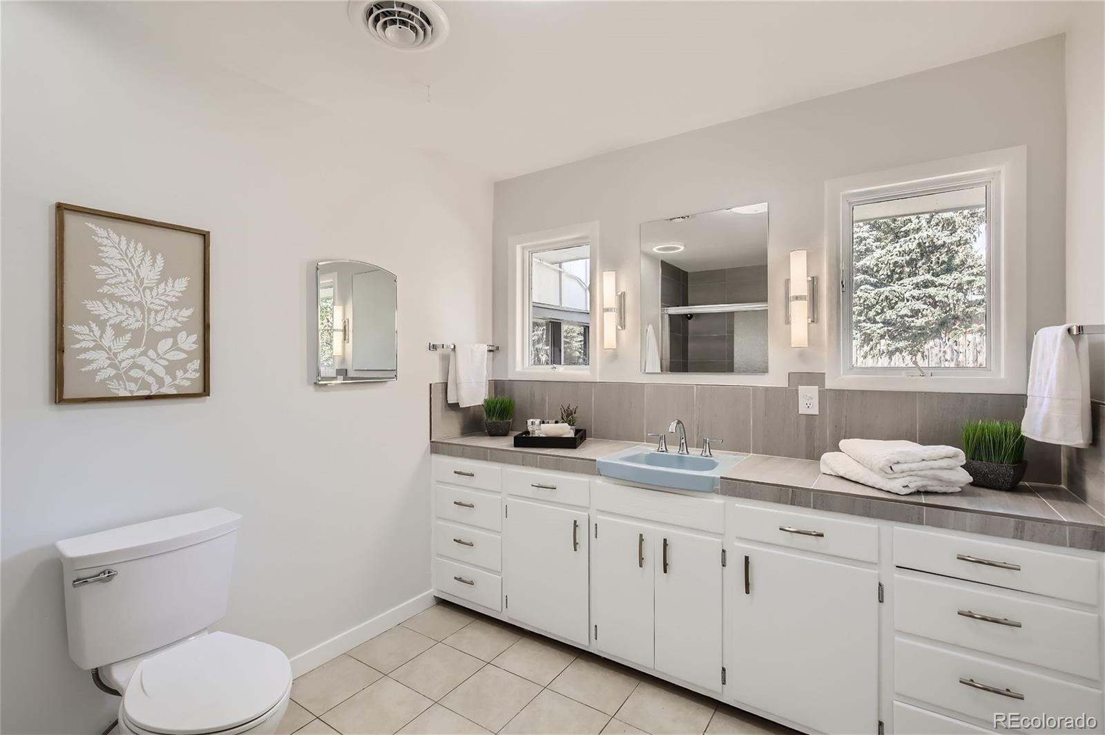 1210 N Overland Trail