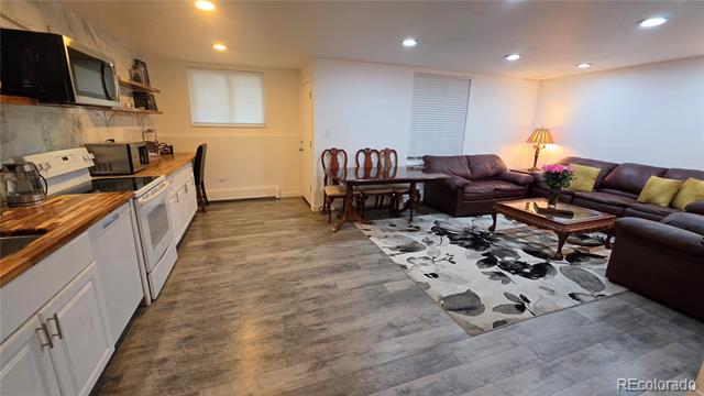 1525 S Holly Street Unit: 104