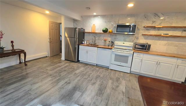 1525 S Holly Street Unit: 104