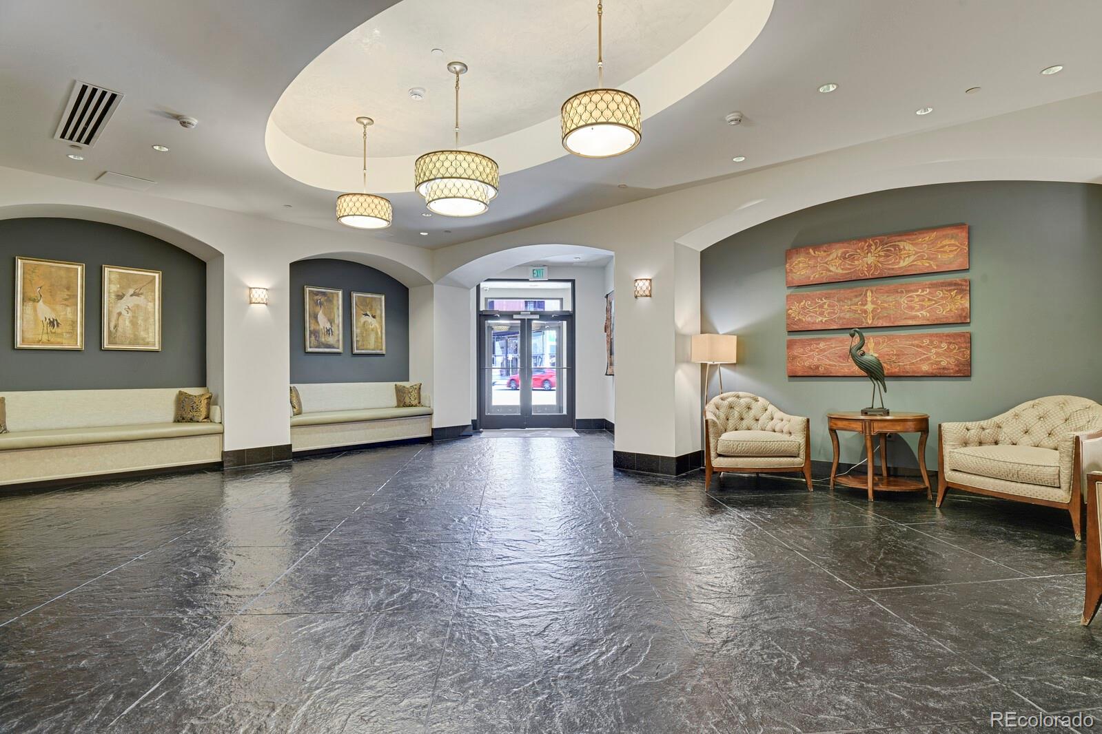 925 N Lincoln Street Unit: 8G