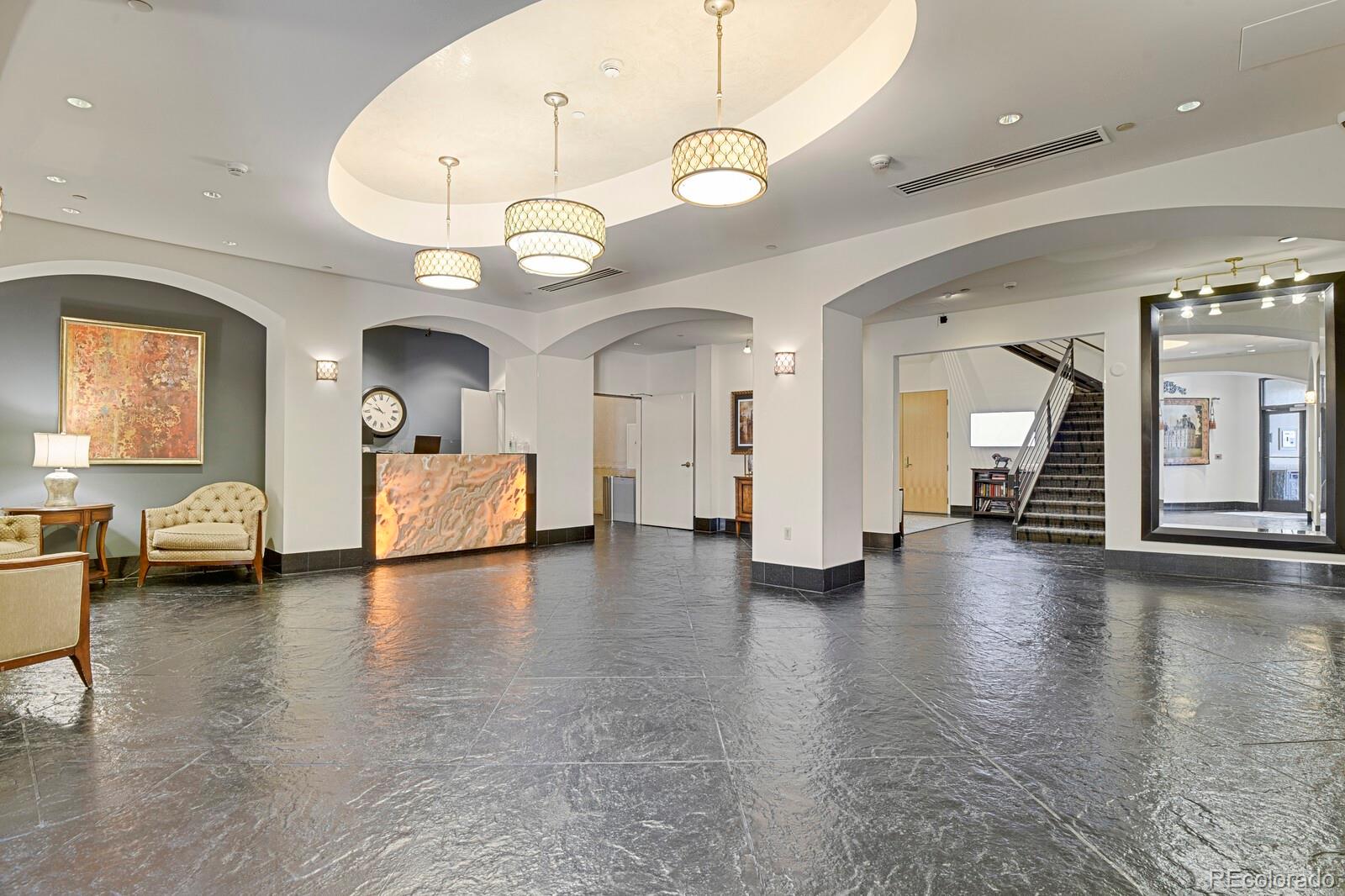 925 N Lincoln Street Unit: 8G