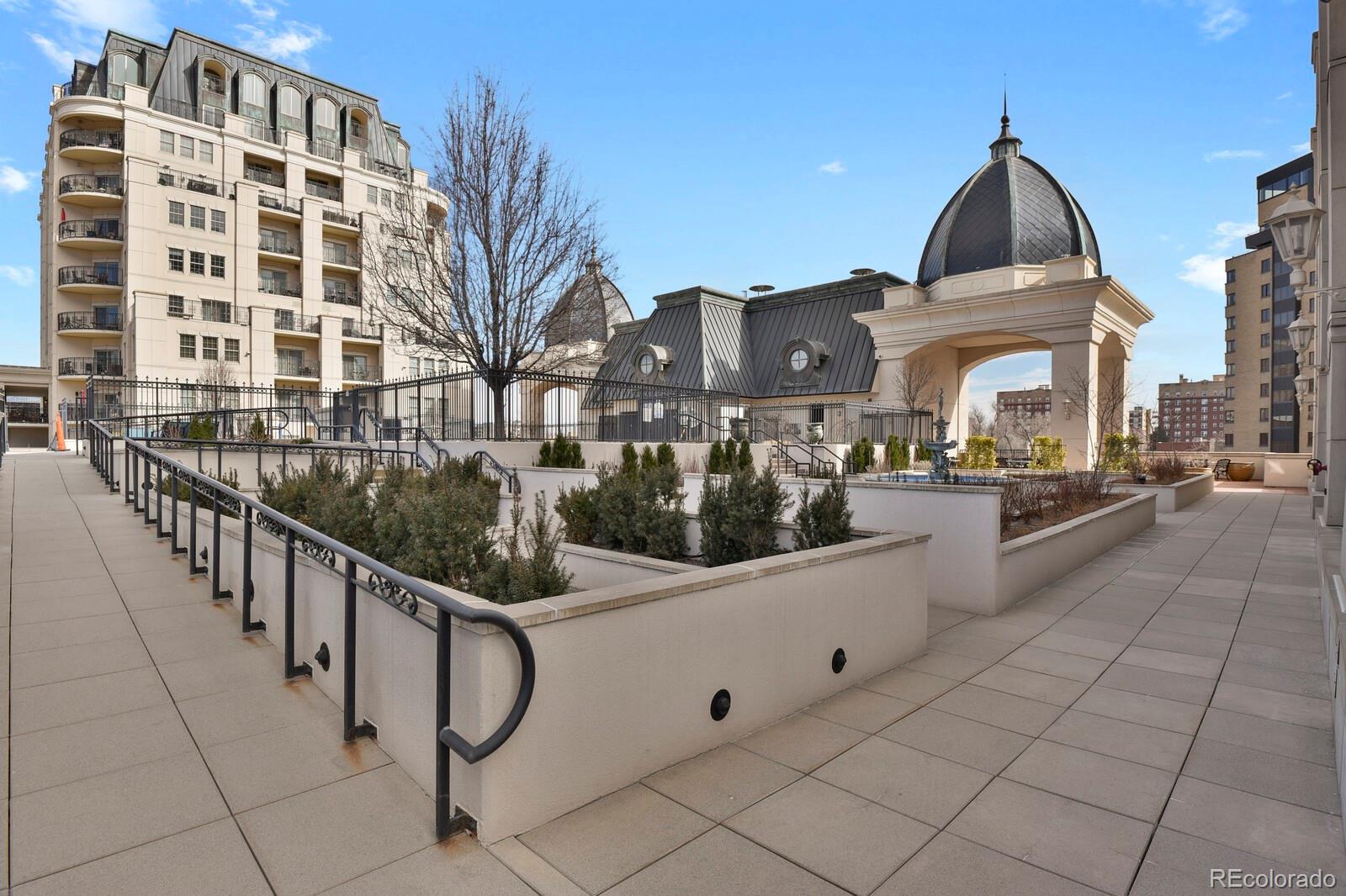 925 N Lincoln Street Unit: 8G
