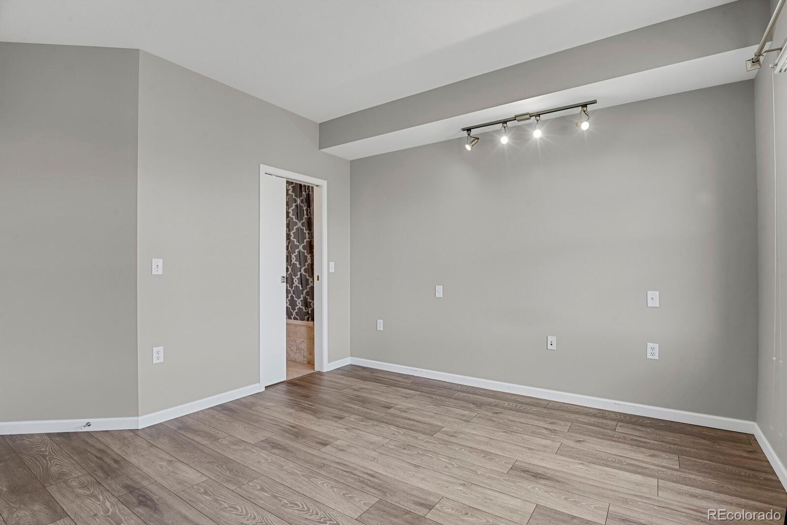 925 N Lincoln Street Unit: 8G