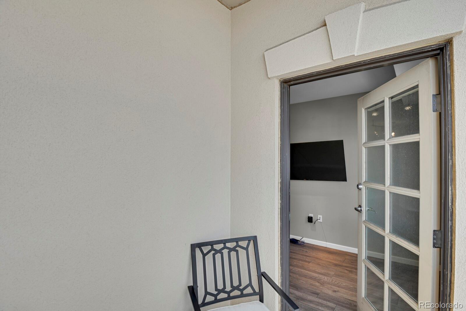 925 N Lincoln Street Unit: 8G