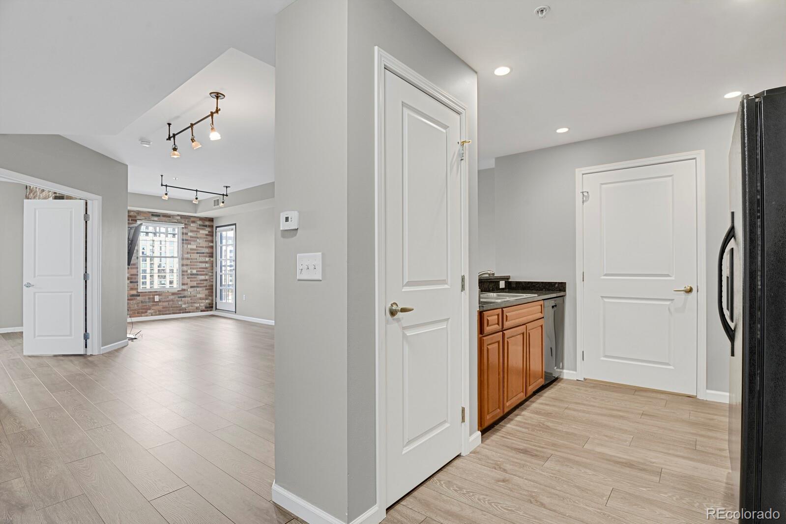 925 N Lincoln Street Unit: 8G