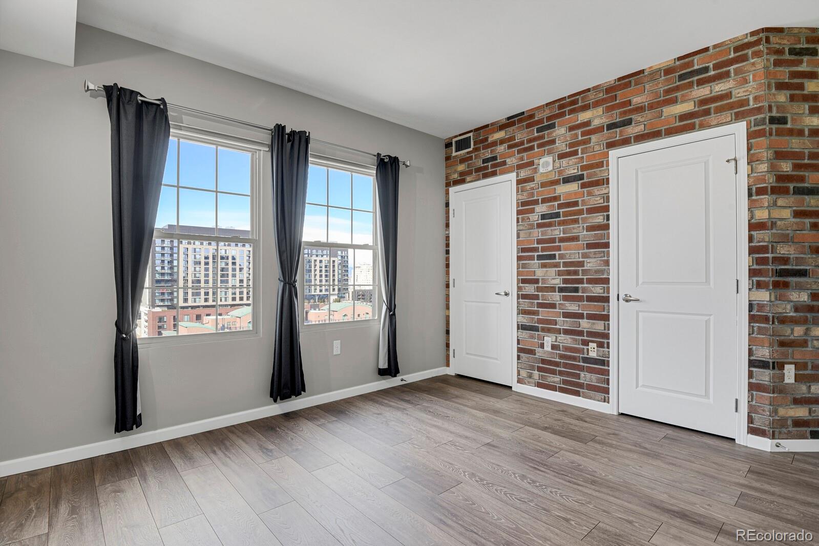 925 N Lincoln Street Unit: 8G