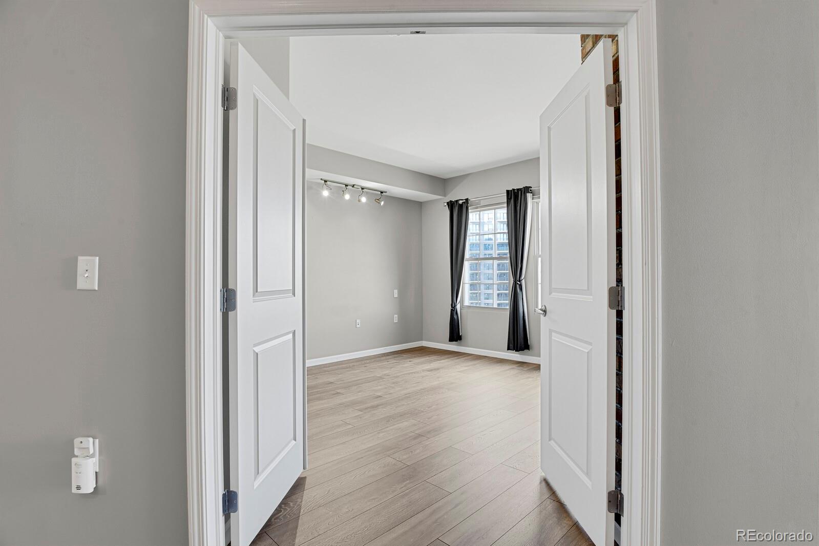 925 N Lincoln Street Unit: 8G