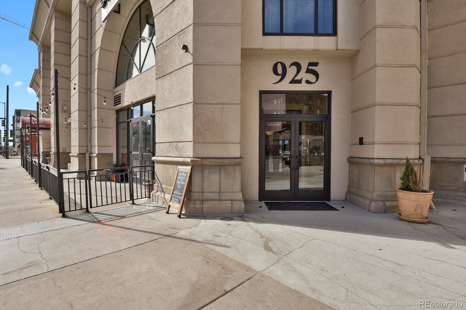 925 N Lincoln Street Unit: 8G