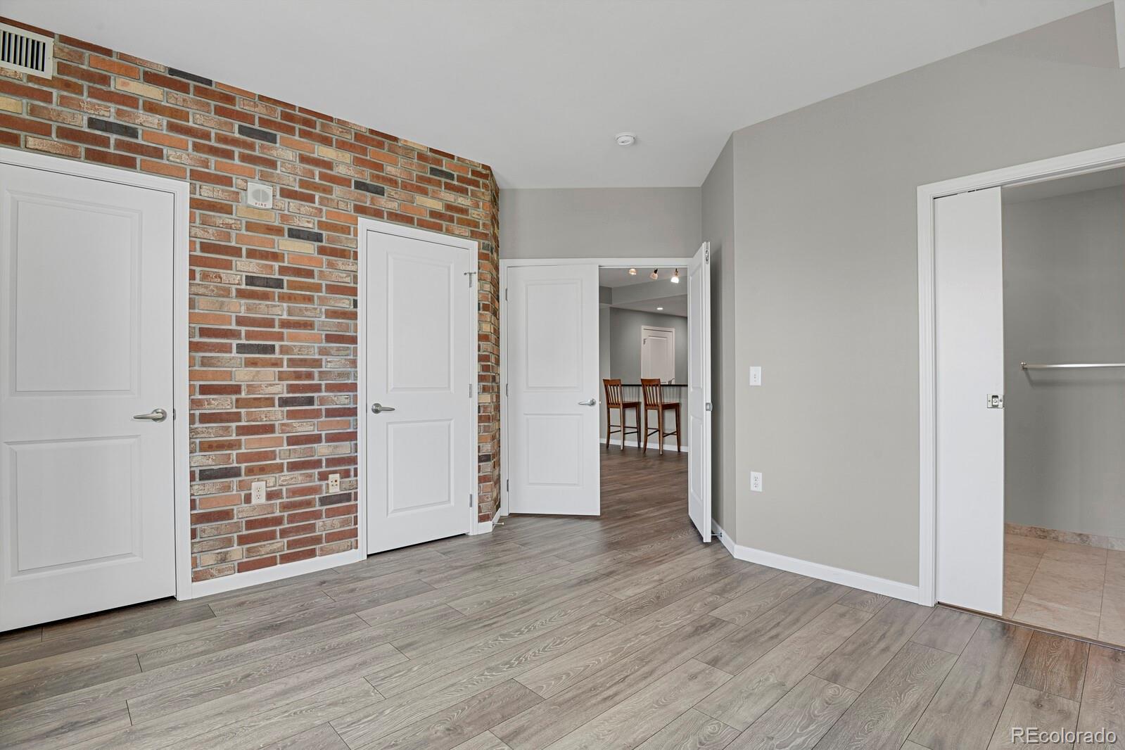 925 N Lincoln Street Unit: 8G