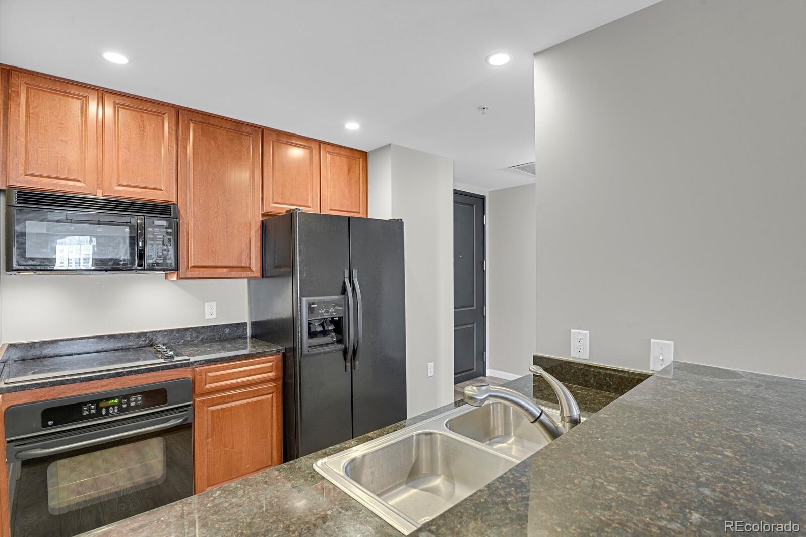 925 N Lincoln Street Unit: 8G