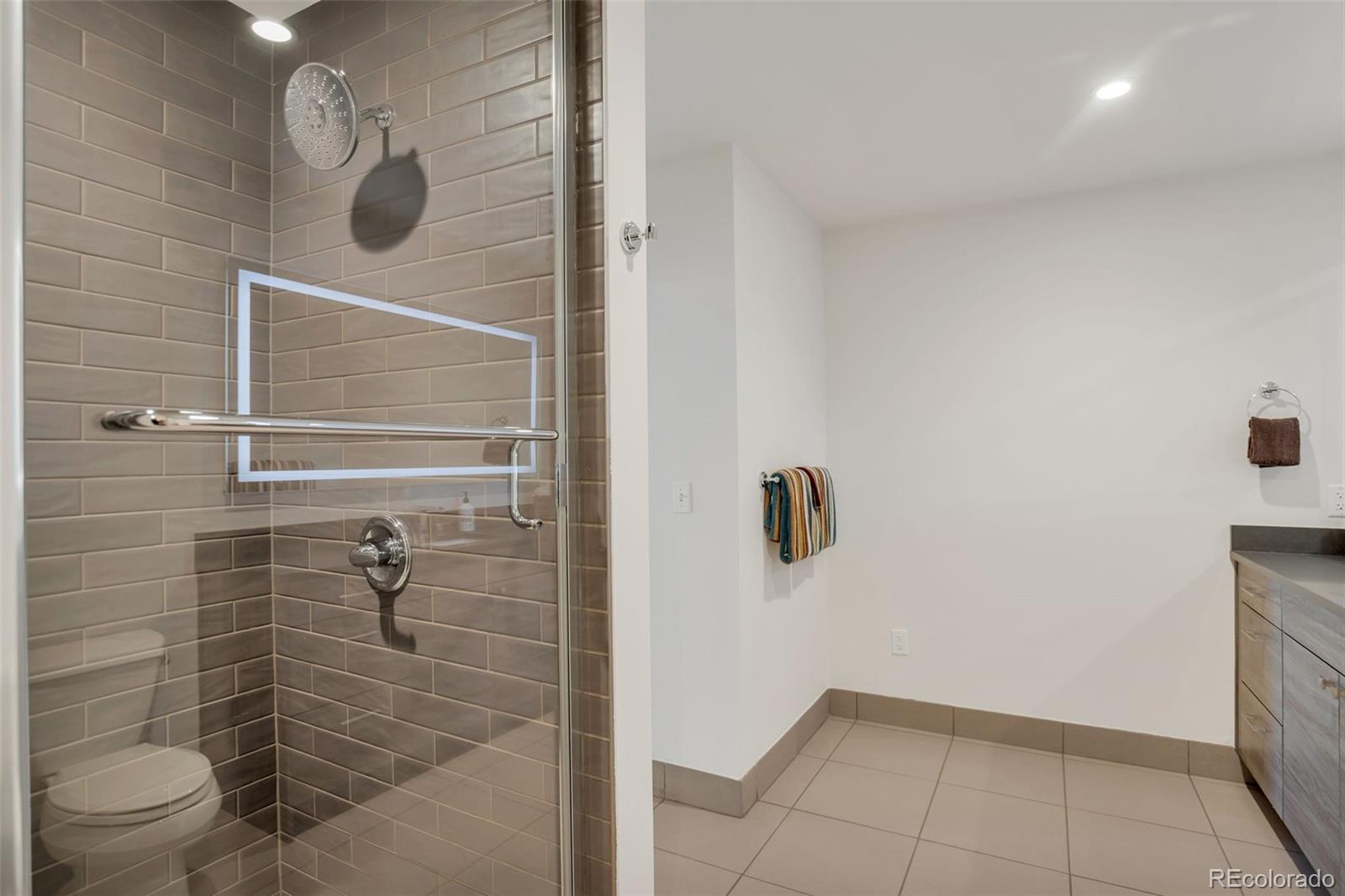 7161 S Peoria Street Unit: 18E