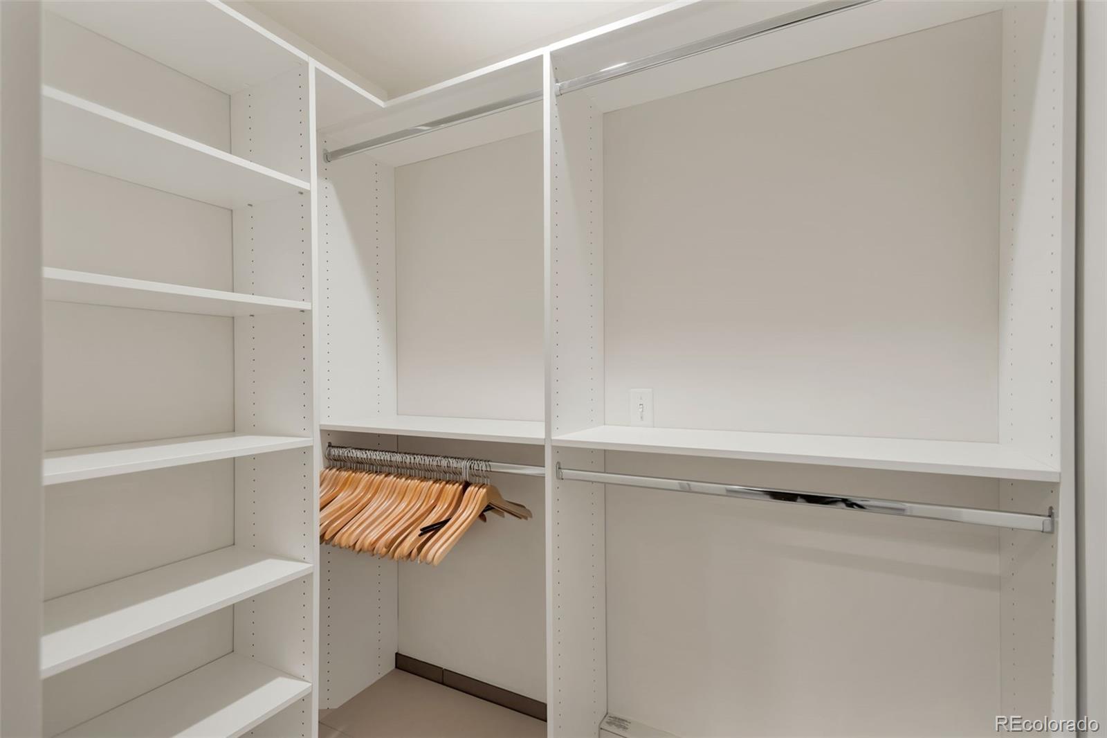 7161 S Peoria Street Unit: 18E