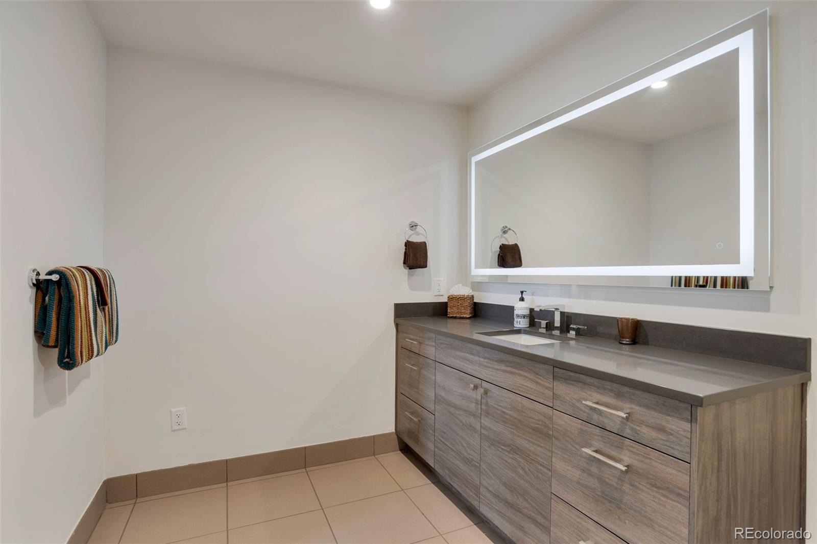7161 S Peoria Street Unit: 18E