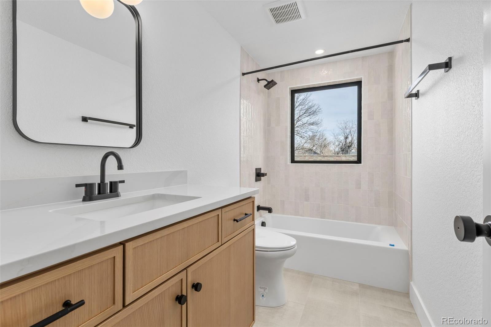 203 E Chester Street Unit: B
