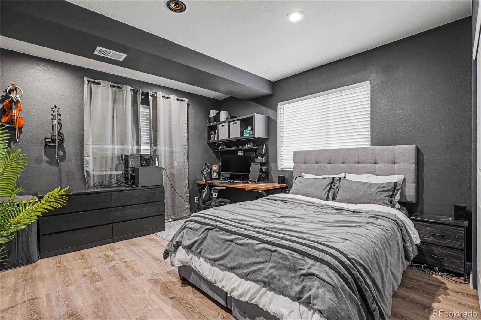 6024 E 154th Place