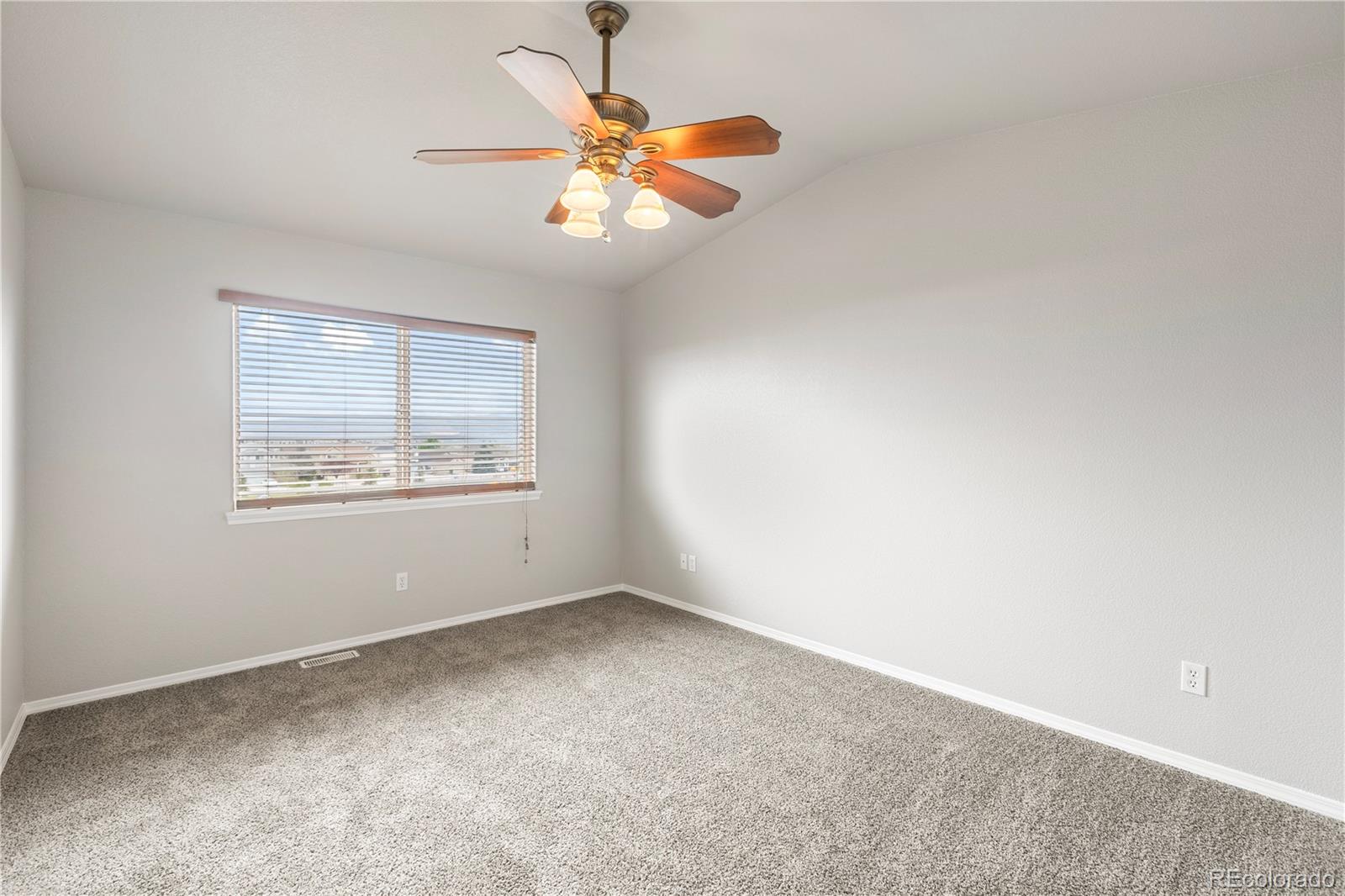 5382 Sunshade Point