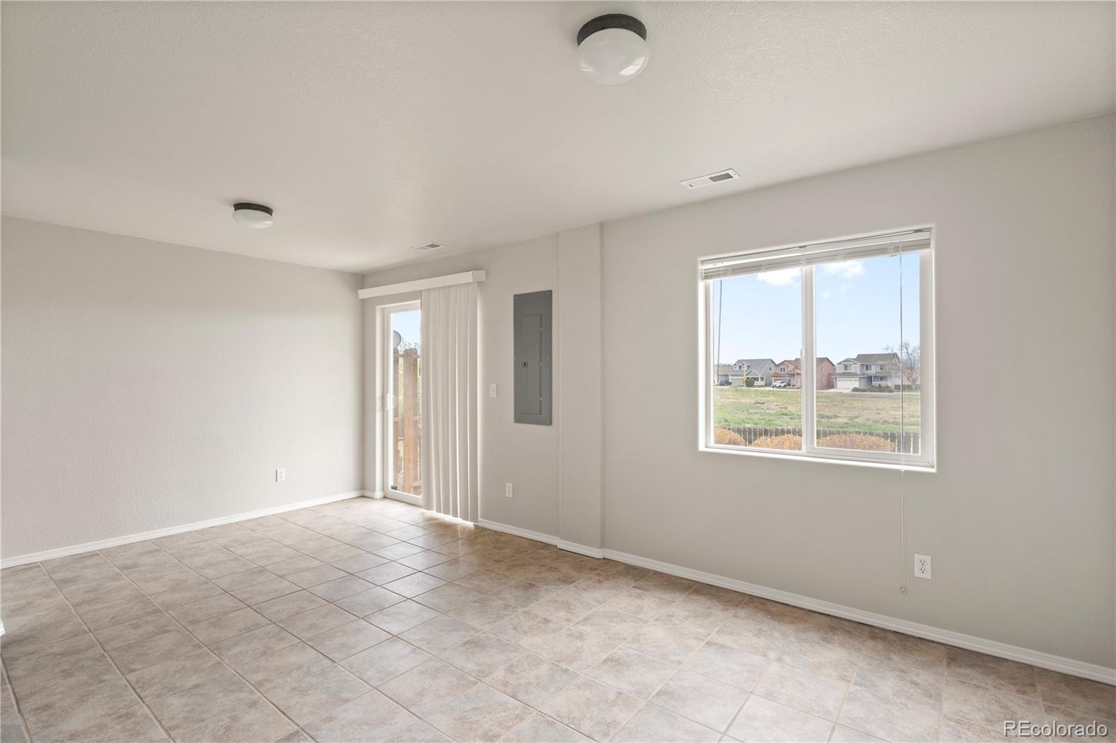 5382 Sunshade Point