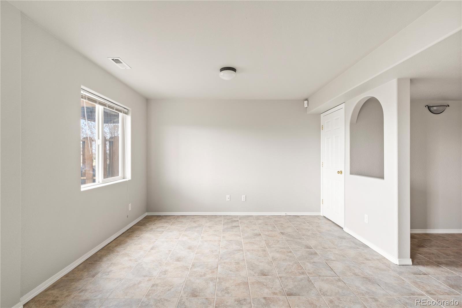5382 Sunshade Point